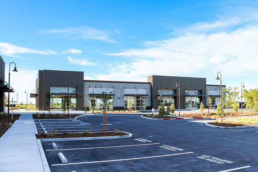 301 Mace Blvd, Davis, CA à louer - Photo de l’immeuble – Image 3 sur 4
