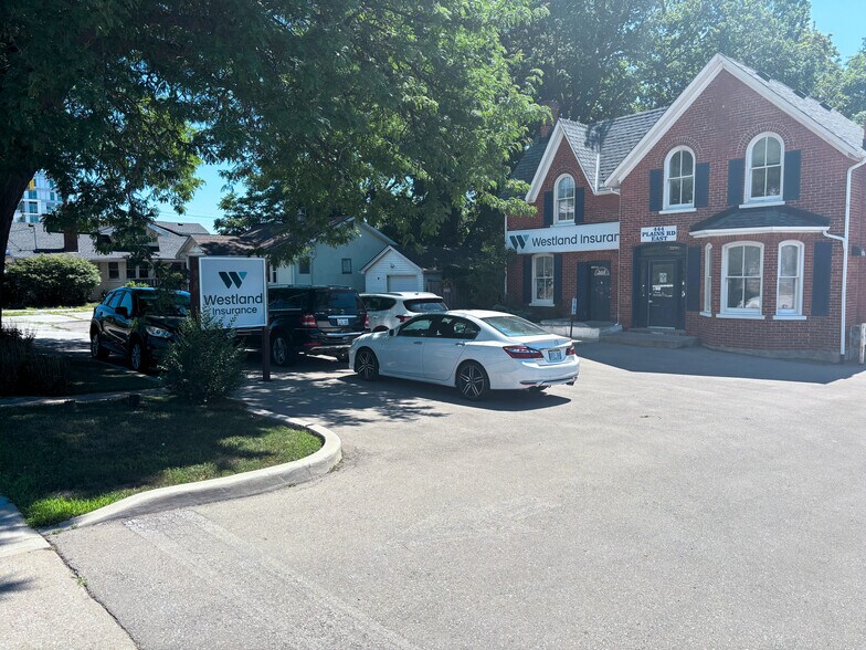 444 Plains Rd E, Burlington, ON à vendre - Photo de l’immeuble – Image 1 sur 9