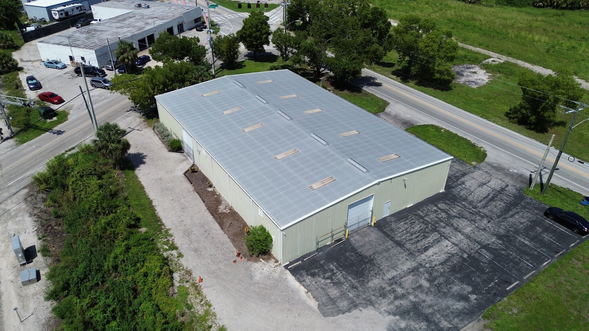 1585 Seaboard St, Fort Myers, FL à vendre Photo de l’immeuble– Image 1 sur 12
