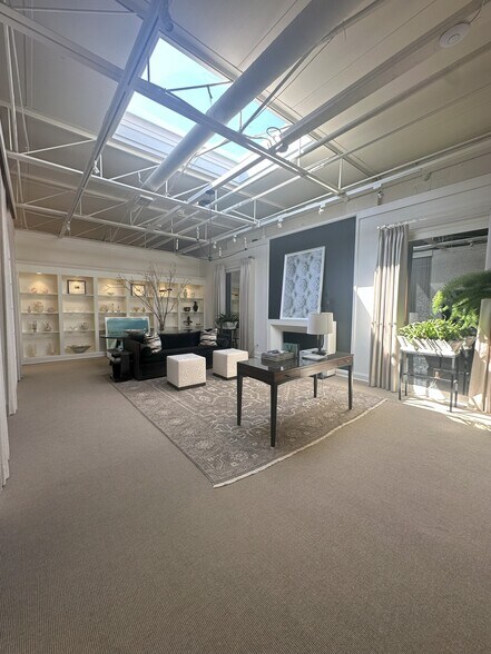 2211-2255 Cole St, Birmingham, MI à louer - Photo de l’immeuble – Image 2 sur 5