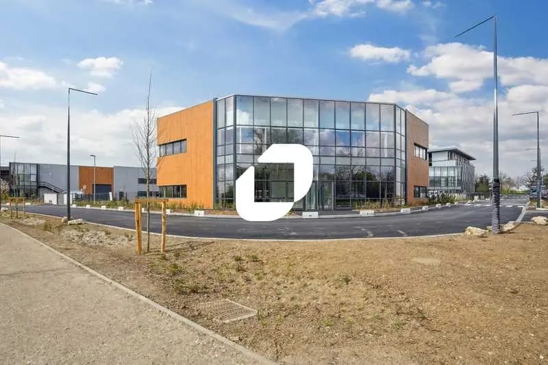 Local d’activités dans Grigny à louer - Photo de l’immeuble – Image 2 sur 20