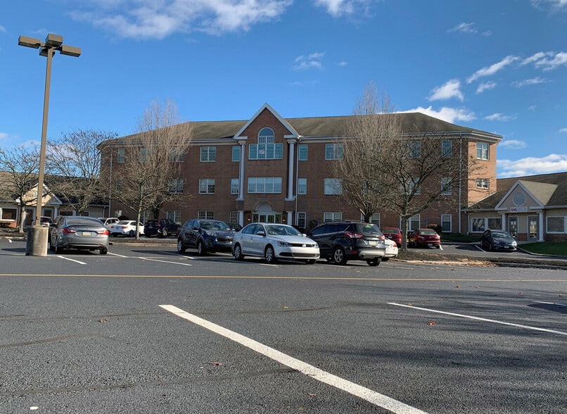 2151 Linglestown Rd, Harrisburg, PA à louer - Photo de l’immeuble – Image 3 sur 13