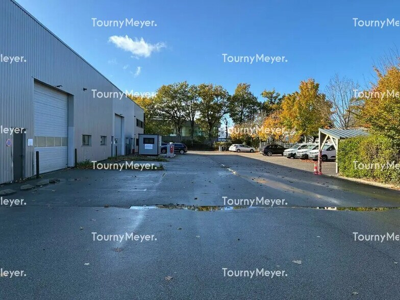 Local d’activités dans Plescop à louer - Photo de l’immeuble – Image 2 sur 4