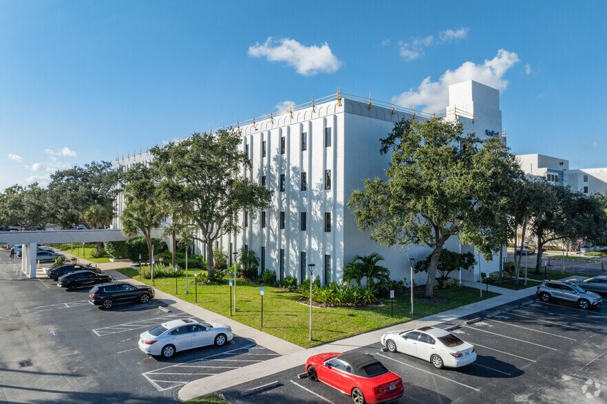 5601 N Dixie Hwy, Oakland Park, FL à louer - Photo de l’immeuble – Image 2 sur 4