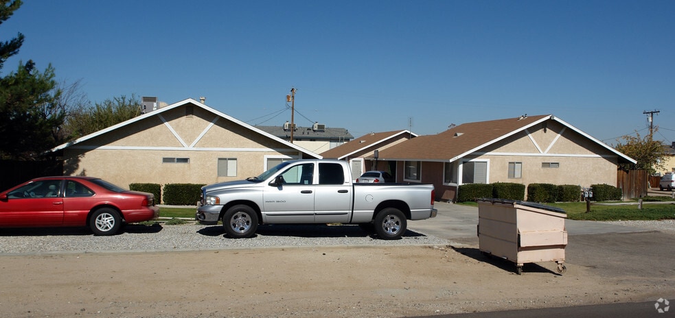 13910 Spruce St, Hesperia, CA à vendre - Photo principale – Image 1 sur 2