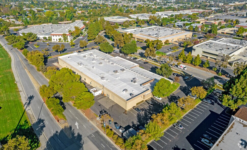 3100-3118 Patrick Henry Dr, Santa Clara, CA à vendre - Photo de l’immeuble – Image 3 sur 13