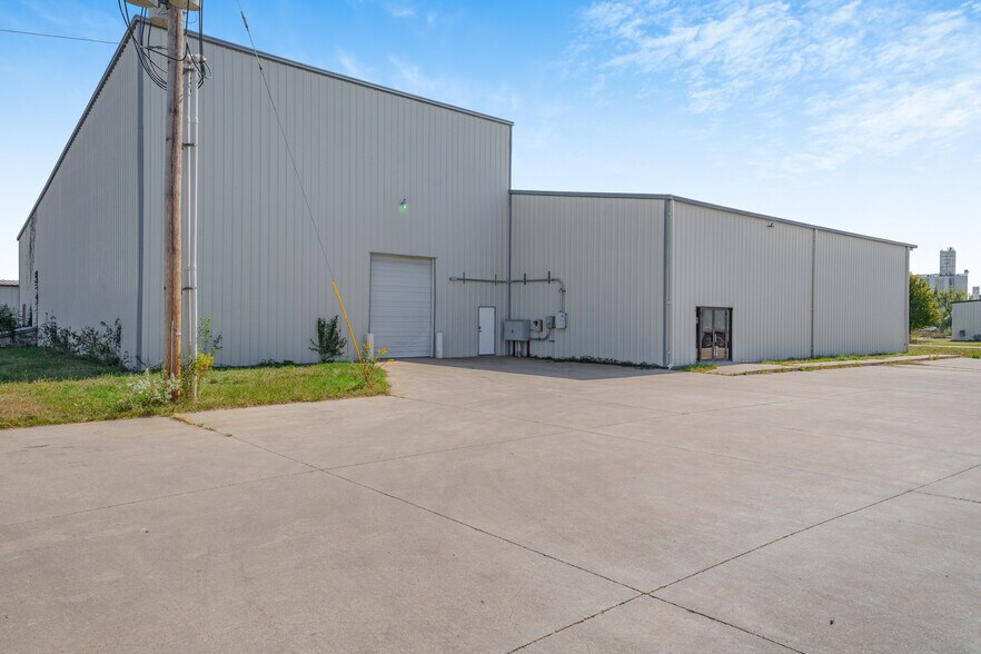 8914 Green Valley Dr, Manhattan, KS à vendre - Photo de l’immeuble – Image 2 sur 14