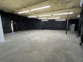 310 Meserole St, Brooklyn, NY à louer Photo intérieure– Image 2 sur 10