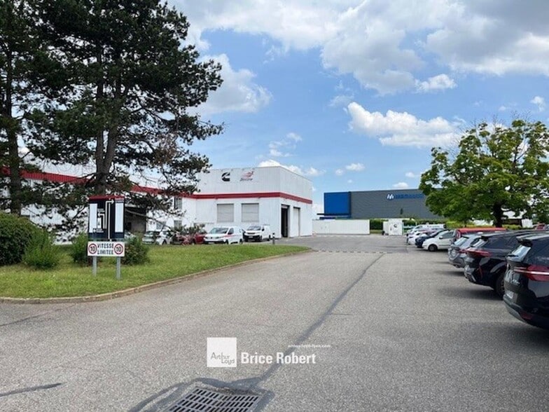 43 Rue Ampère, Chassieu à vendre - Photo de l’immeuble – Image 1 sur 5