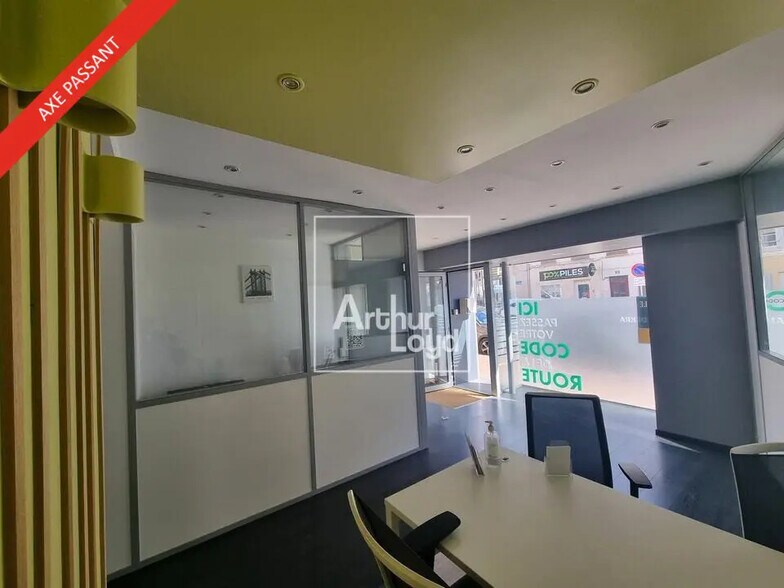 Bureau dans Melun à vendre - Photo de l’immeuble – Image 2 sur 4