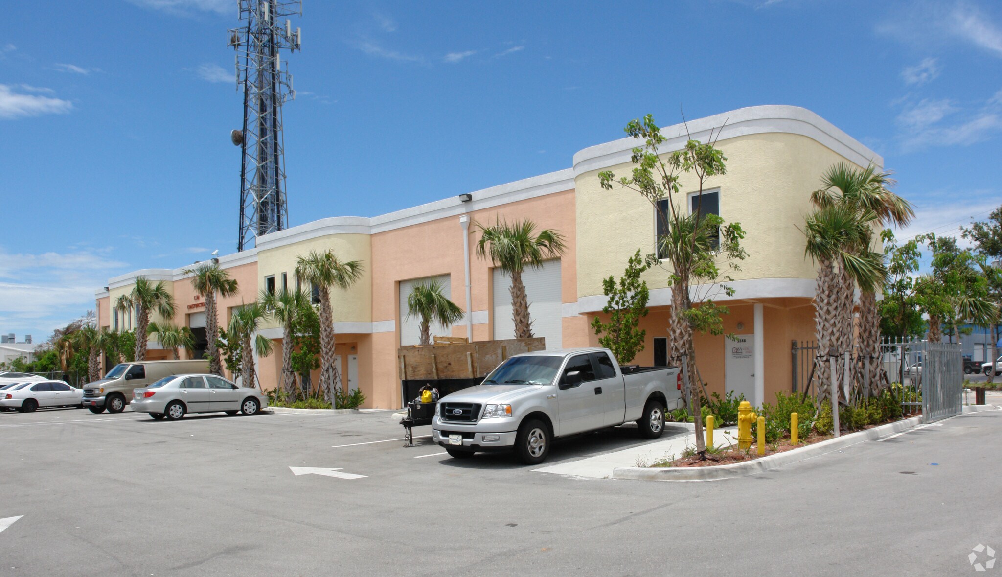 5380-5388 NE 13th Way, Pompano Beach, FL à louer Photo de l’immeuble– Image 1 sur 18