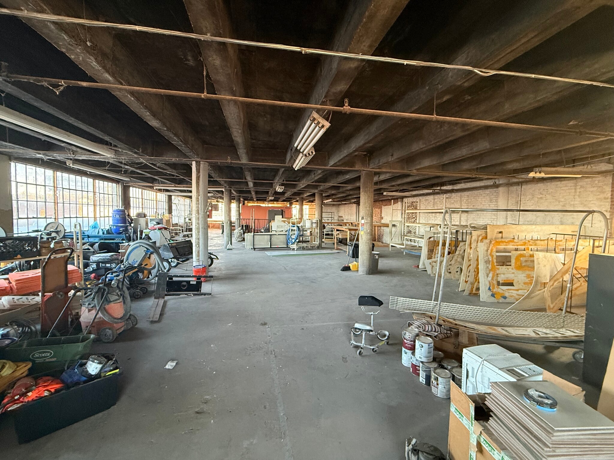 1350 Woodswether Rd, Kansas City, MO à louer Photo intérieure– Image 1 sur 1