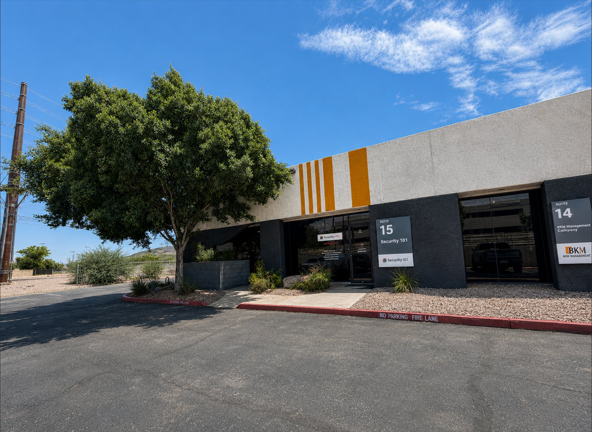 2440 W Mission Ln, Phoenix, AZ à louer Photo de l’immeuble– Image 1 sur 3