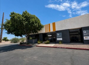 2440 W Mission Ln, Phoenix, AZ à louer Photo de l’immeuble– Image 1 sur 3