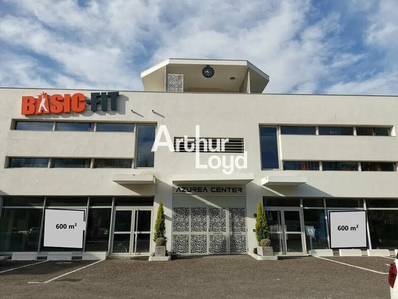 Local commercial dans Cagnes-sur-Mer à louer - Photo de l’immeuble – Image 1 sur 9