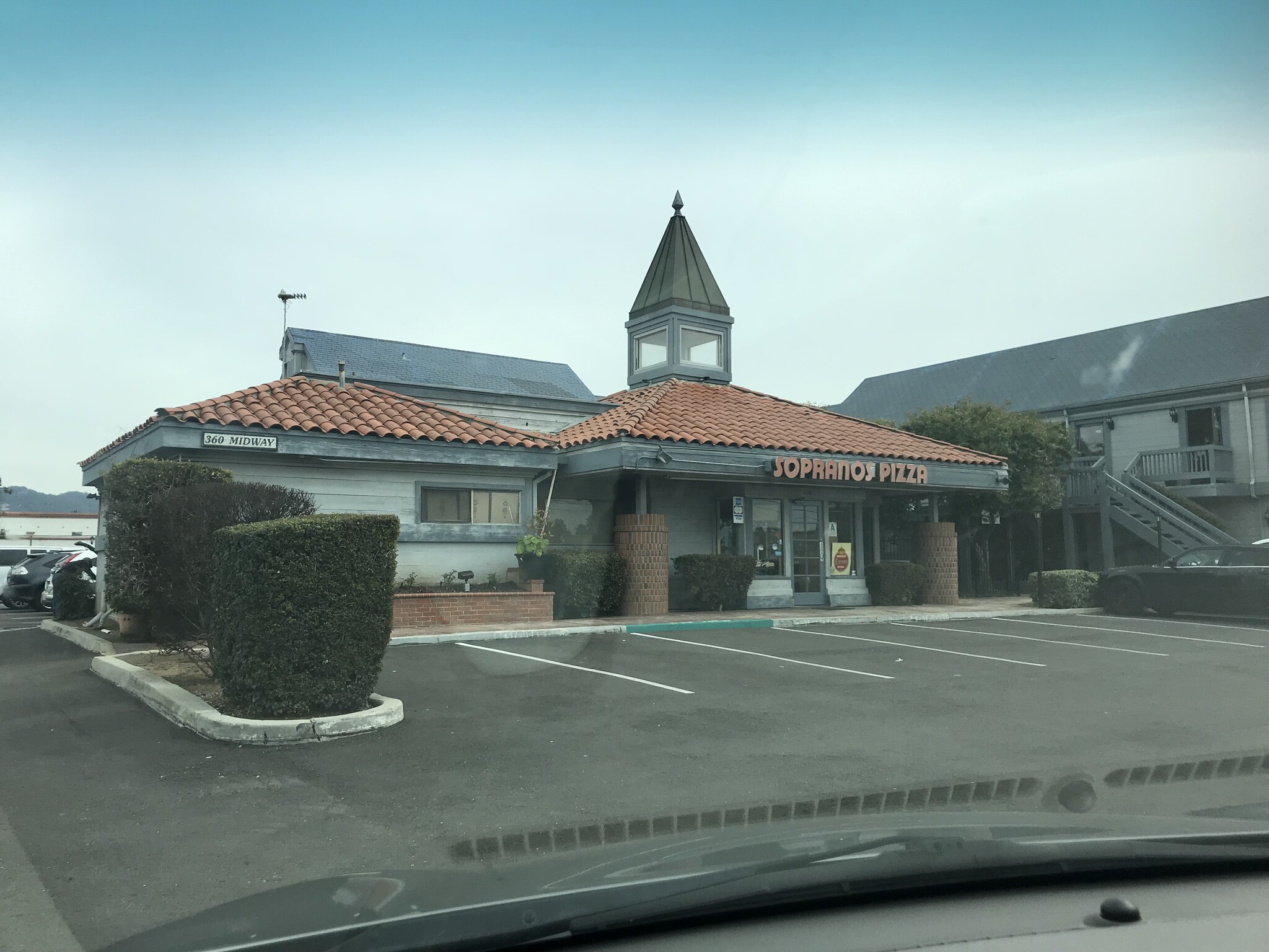 360 N Midway Dr, Escondido, CA à louer Photo principale– Image 1 sur 12