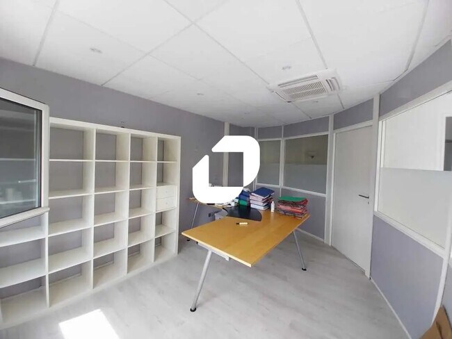 Plus de détails pour Bureau à vendre