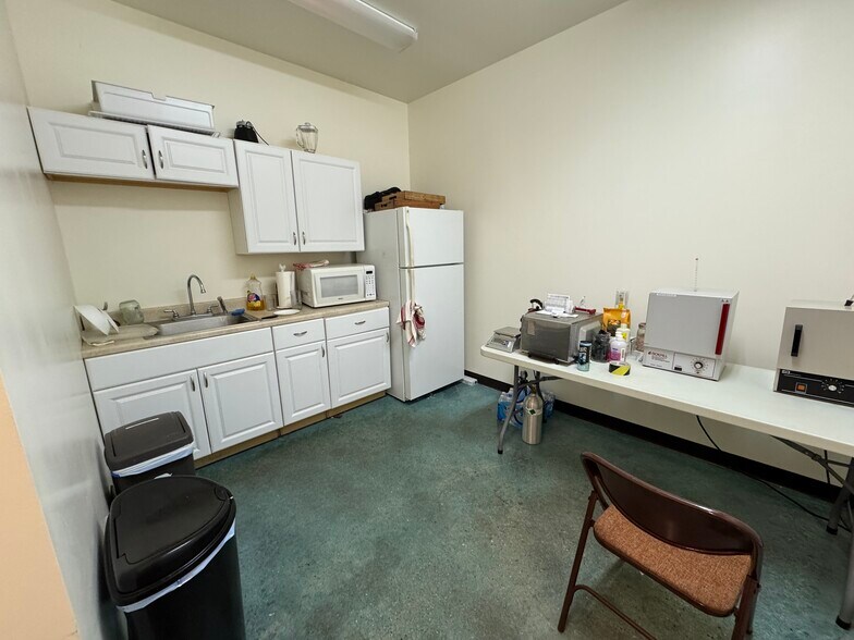 5821 Femrite Dr, Madison, WI à louer - Photo de l’immeuble – Image 2 sur 12