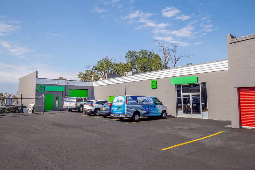 214 Menaul Blvd NE, Albuquerque, NM à louer - Photo principale – Image 1 sur 13