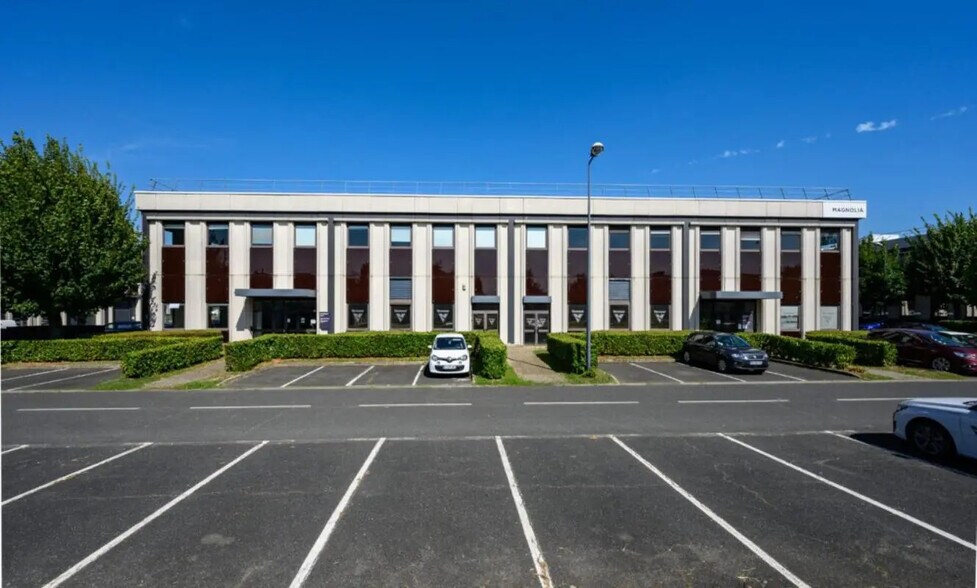 Local d’activités dans Villebon-sur-Yvette à louer - Photo de l’immeuble – Image 3 sur 16