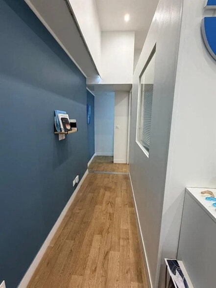 Local commercial dans Paris à louer - Photo de l’immeuble – Image 3 sur 4