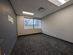 5301 E River Rd, Fridley, MN à louer Photo intérieure– Image 2 sur 16