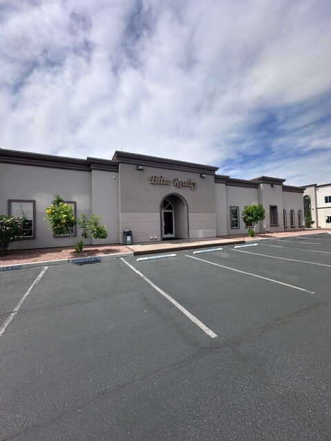 8625 S Eastern Ave, Las Vegas, NV à vendre Photo de l’immeuble– Image 1 sur 13