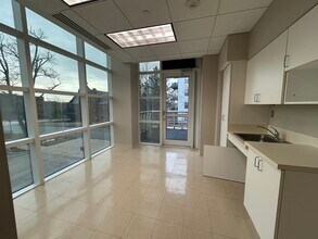 1725 N McGovern St, Highland Park, IL à louer Photo de l’immeuble– Image 2 sur 7