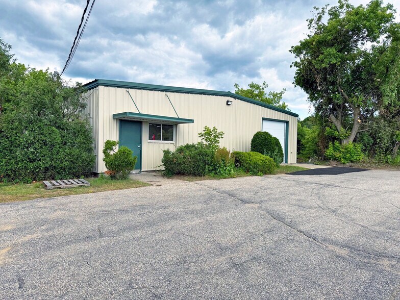 48 Harvey Rd, Londonderry, NH à louer - Photo de l’immeuble – Image 1 sur 2