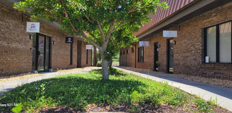 505 Deltona Blvd, Deltona, FL à louer - Photo de l’immeuble – Image 2 sur 10