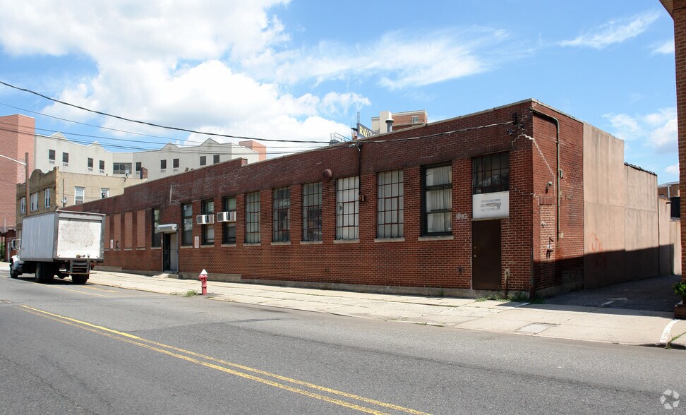 130-140 32nd St, Union City, NJ à louer - Photo principale – Image 1 sur 4