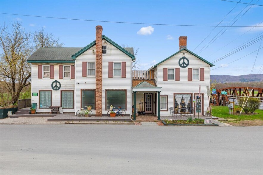 1 Water St, New Paltz, NY à vendre - Photo de l’immeuble – Image 1 sur 19