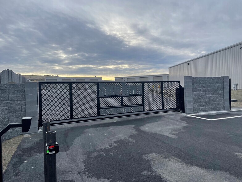 10525 Ridgeline Dr, Kennewick, WA à louer - Photo de l’immeuble – Image 2 sur 11