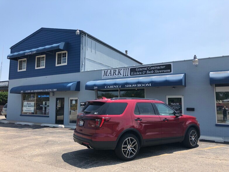 203-217 Peterson Rd, Libertyville, IL à louer - Photo de l’immeuble – Image 3 sur 4