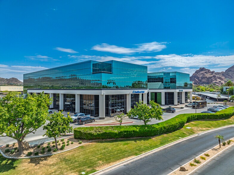 5090 N 40th St, Phoenix, AZ à louer - Photo de l’immeuble – Image 3 sur 8