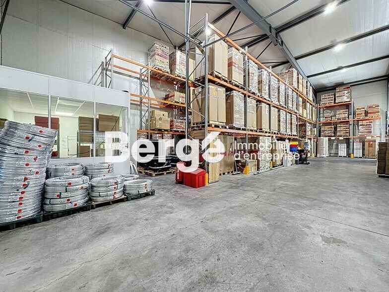 Industriel/Logistique dans Fréjus à louer - Photo de l’immeuble – Image 2 sur 17
