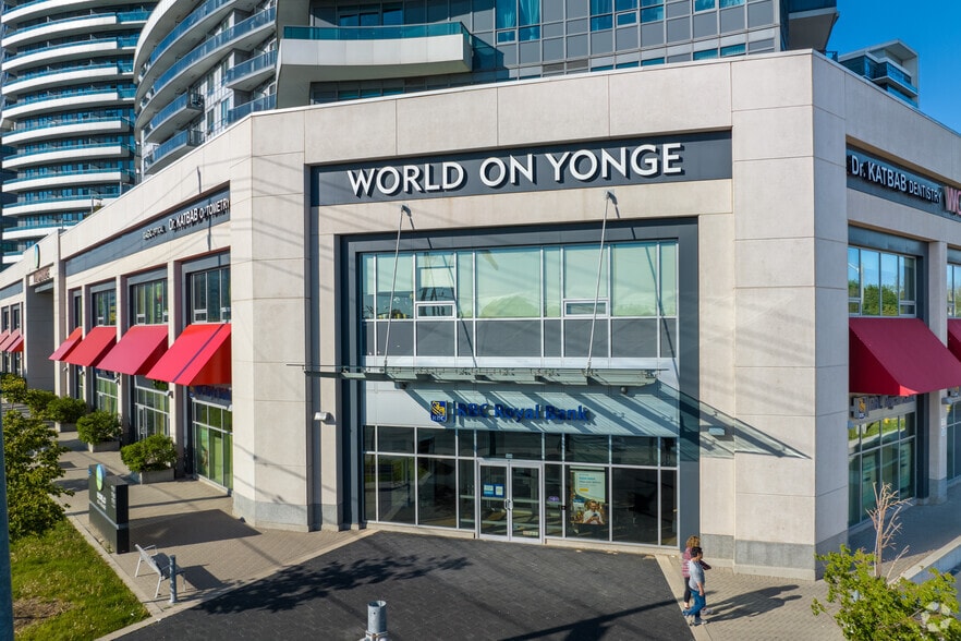 7163 Yonge St, Markham, ON à louer - Photo de l’immeuble – Image 1 sur 5