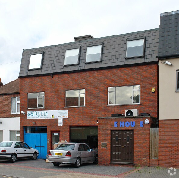 135 Red Lion Rd, Surbiton à vendre - Photo de l’immeuble – Image 2 sur 4