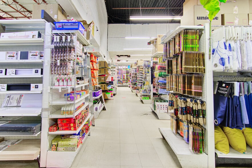 988 Boul Saint-Jean-Baptiste, Mercier, QC à louer - Photo intérieure – Image 3 sur 16