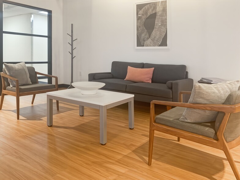 2323 W 5th Ave, Columbus, OH à louer - Photo intérieure – Image 3 sur 13