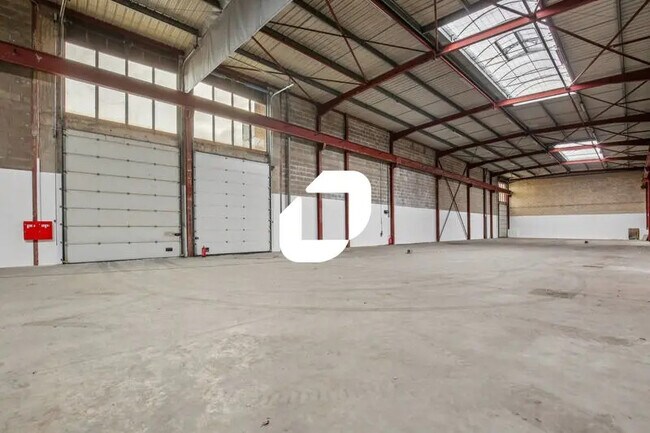 Plus de détails pour 28 Rue Jacques Robert, Le Thillay - Bureau, Local d'activités à louer