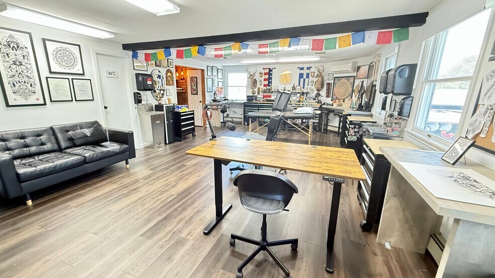 74 Merrick Rd, Amityville, NY à louer - Photo de l’immeuble – Image 3 sur 19
