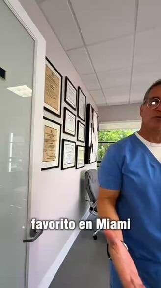 4960 SW 72nd Ave, Miami, FL à louer - Vidéo sur l’annonce professionnelle – Image 2 sur 24