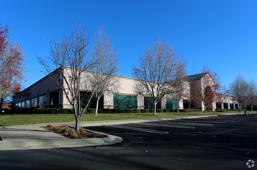 34700 Campus Dr, Fremont, CA à louer - Photo de l’immeuble – Image 2 sur 10