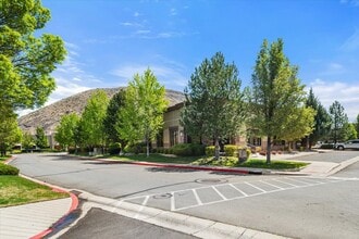 5305 Reno Corporate Dr, Reno, NV à louer Photo de l’immeuble– Image 2 sur 14
