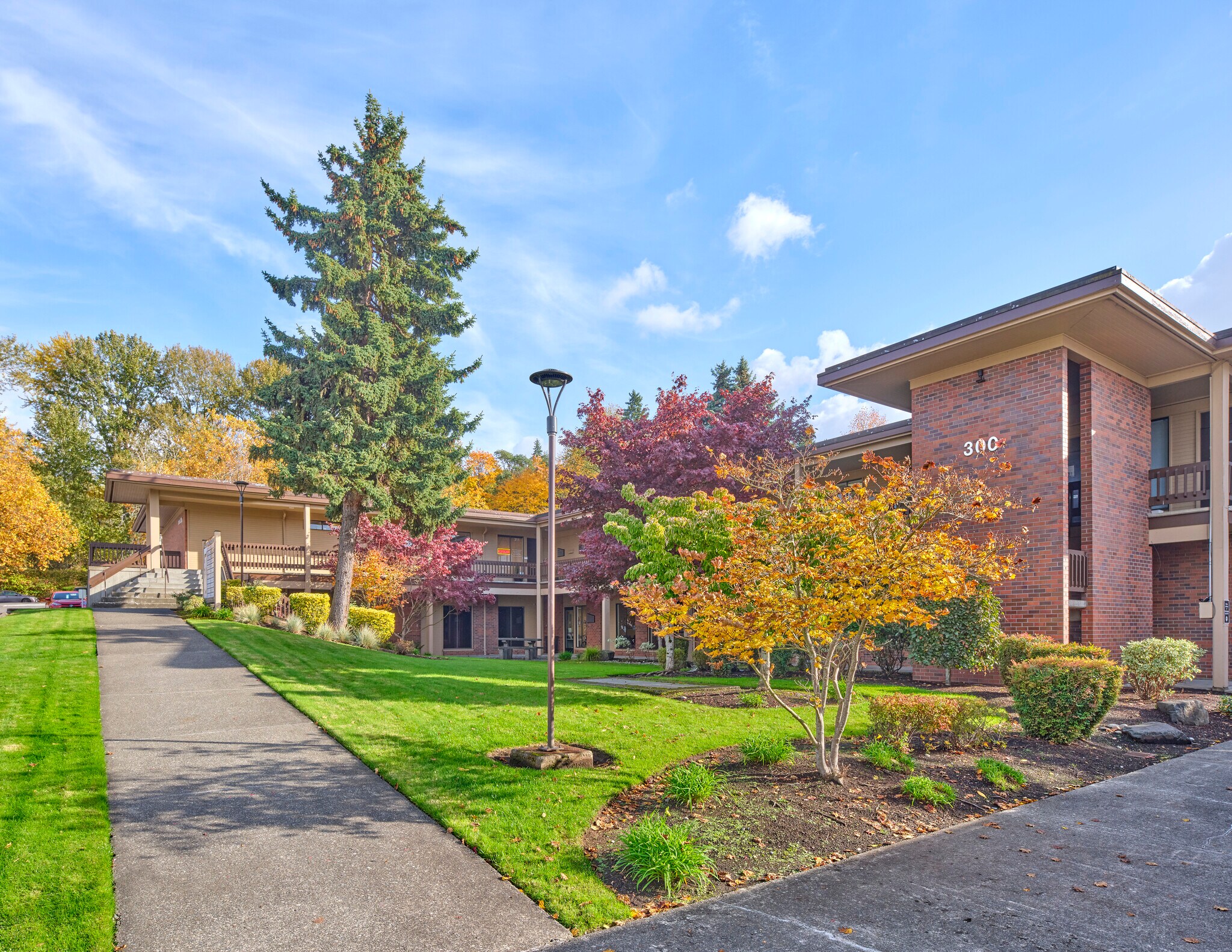 4300 Talbot Rd S, Renton, WA à louer Photo principale– Image 1 sur 29
