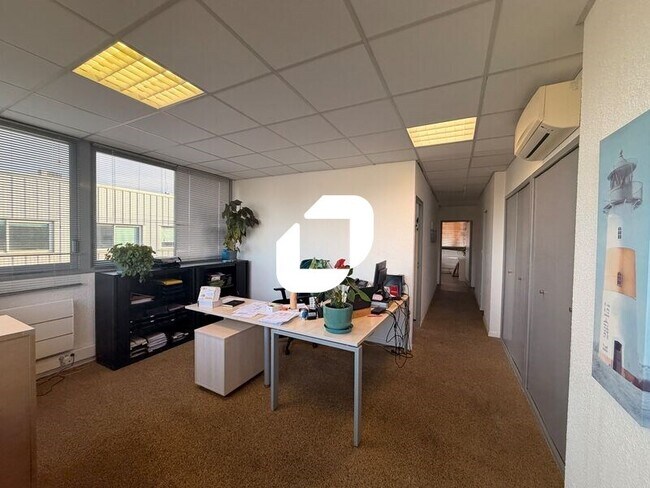 Plus de détails pour Bureau à louer