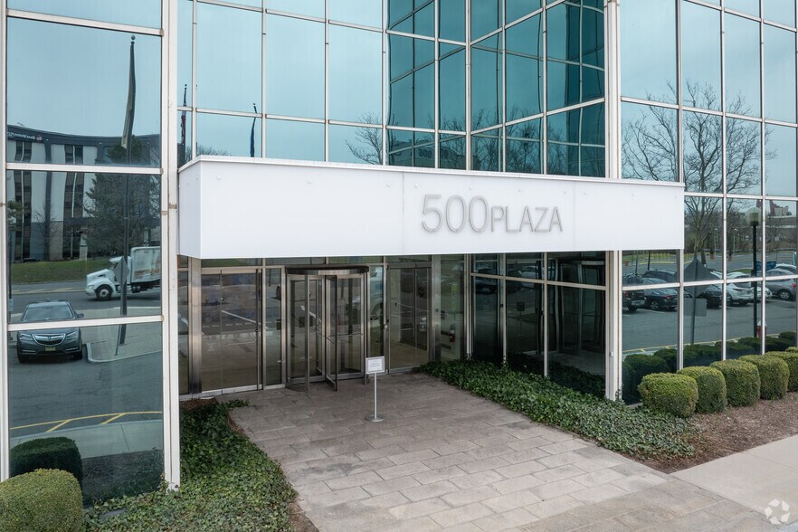 500 Plaza Dr, Secaucus, NJ à louer - Photo de l’immeuble – Image 3 sur 6