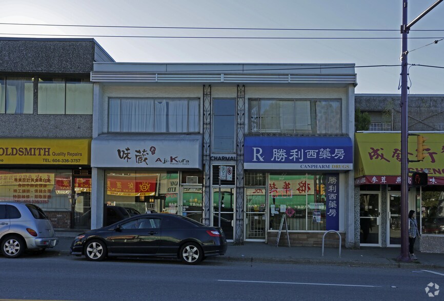 5853-5857 Victoria Dr, Vancouver, BC à vendre - Photo de l’immeuble – Image 1 sur 4