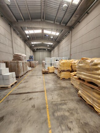 Plus de détails pour Industriel/Logistique à louer